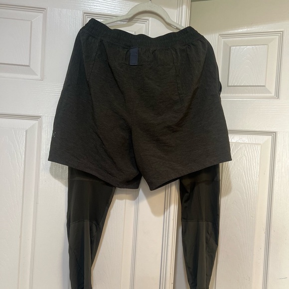 Lululemon Activewear Two In One Short Mens Size L Green Stretch Lightweight. - Picture 8 of 9